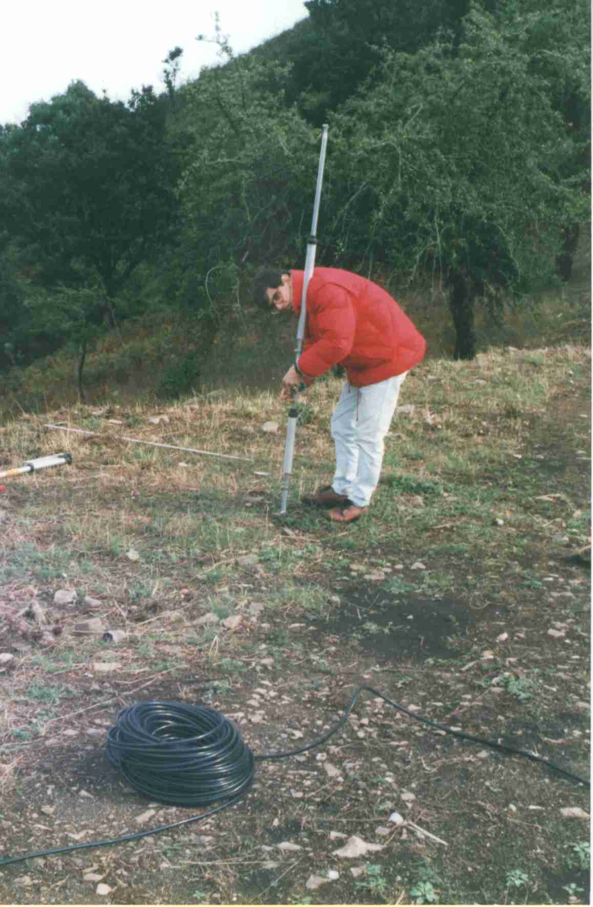 IT9IAS mounting the 14AVQ High Gain vertical antenna